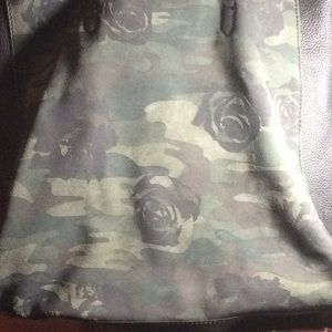 Sanctuary Black / camo leather tote